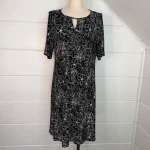 Chico's Size 1 Medium Tropical Print Sail Boat Midi Dress Rayon Black and White